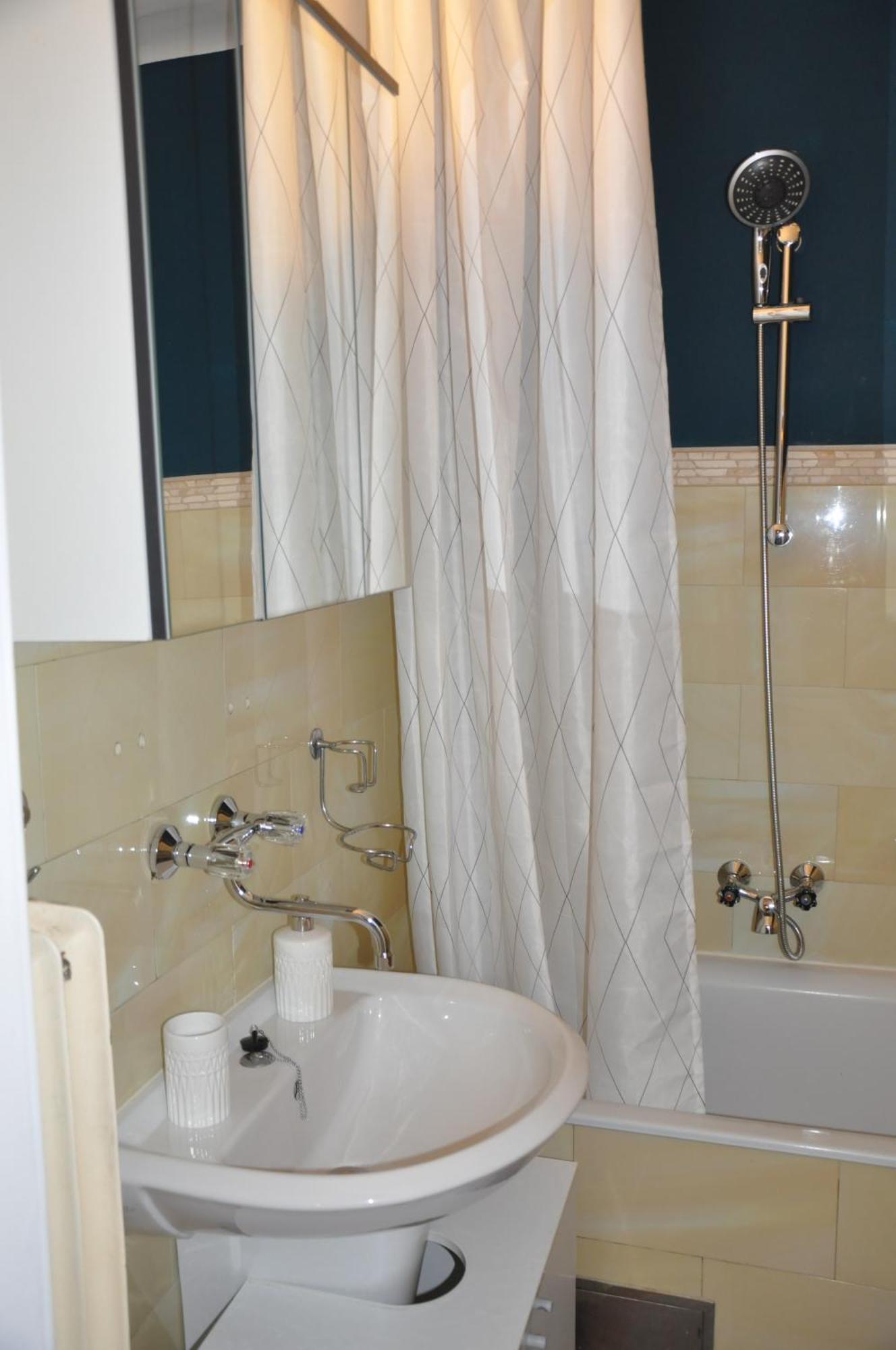 Lovely Apartment In Historic Center Вена Экстерьер фото